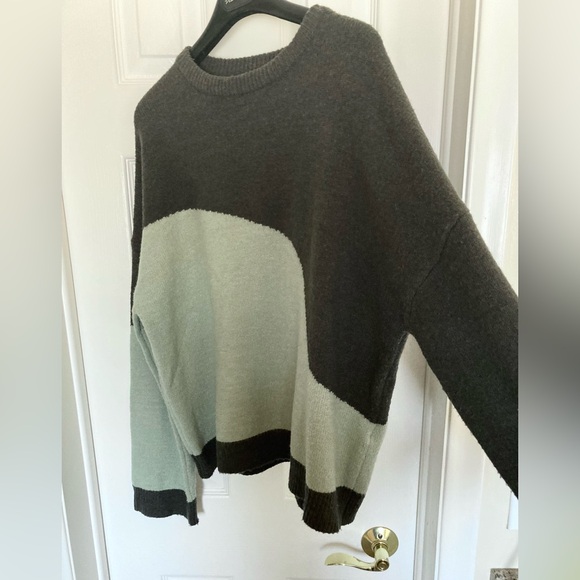 Cute OAK + FORT Dark Gray and Light Green Crew Sweater - Picture 8 of 16